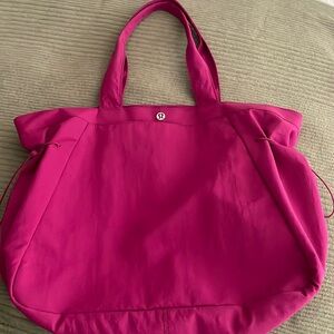 NWOT pink lululemon tote bag